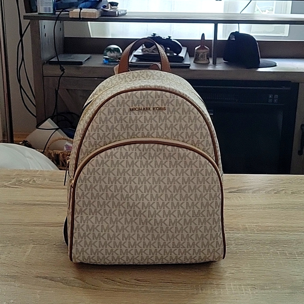 Michael Kors Abbey Vanilla Backpack